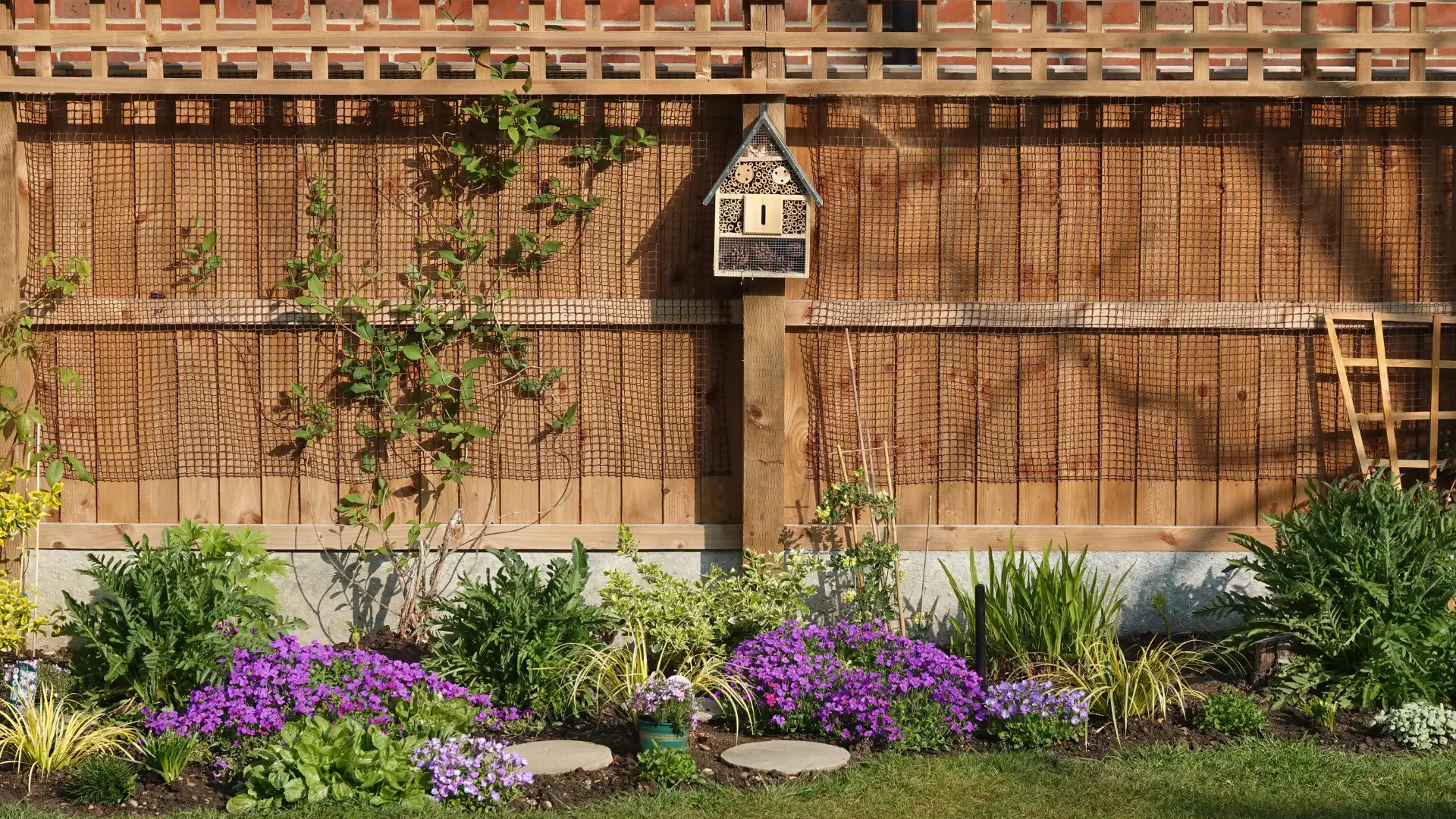 Close board fencing installation